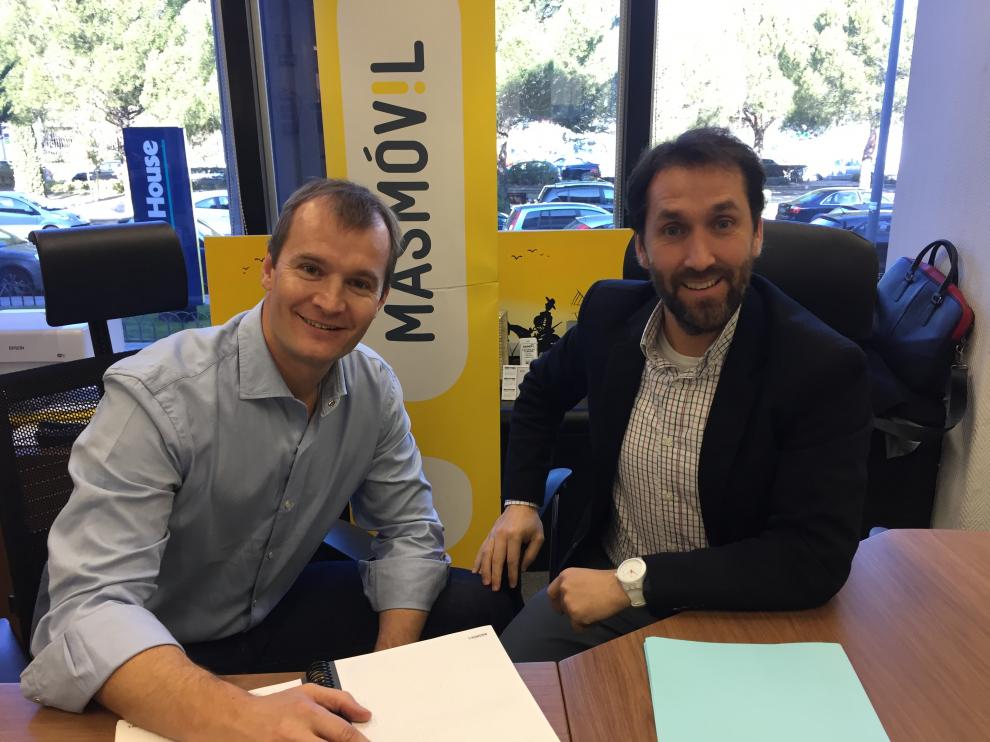 Meinrad Spenger (izda), CEO y Consejero Delegado del Grupo Másmóvil, junto a Jorge Blasco, CEO de Embou-Másmóvil.
