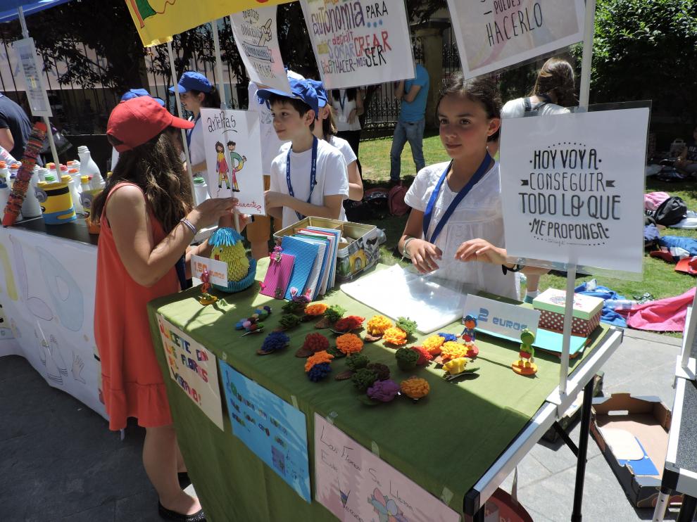 Un estand del mercado infantil