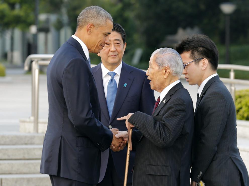 Obama saluda al superviviente de Hiroshima Sunao Tusboi, de 91 años.