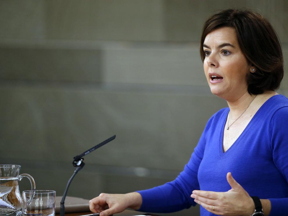 La vicepresidenta del Gobierno, Soraya Saénz de Santamaría, durante la rueda de prensa que ha ofrecido tras la reunión del Consejo de Ministros. Saénz de Santamaría
