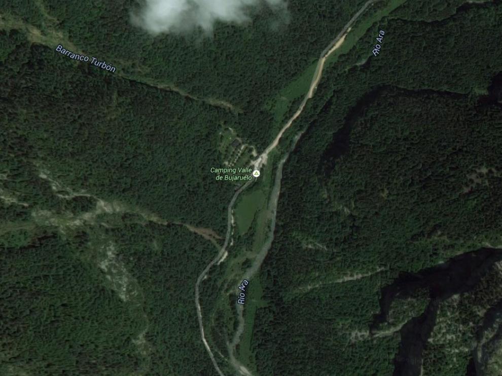 El cadáver estaba en un tramo del río situado frente al campin de Bujaruelo.