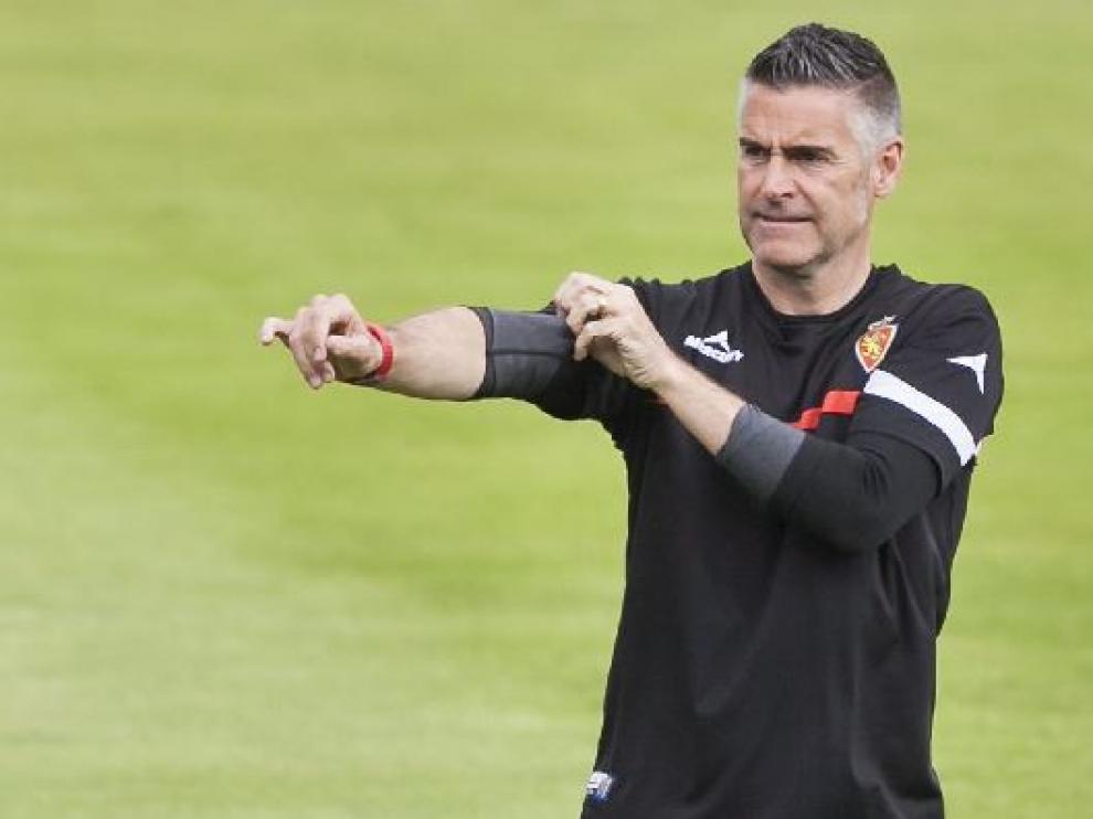 Carreras se remanga al inicio del último entrenamiento en La Romareda.