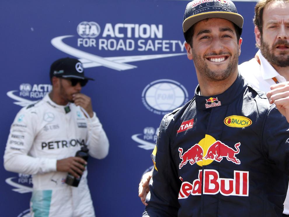 Ricciardo celebra su primera 'pole' en Mónaco