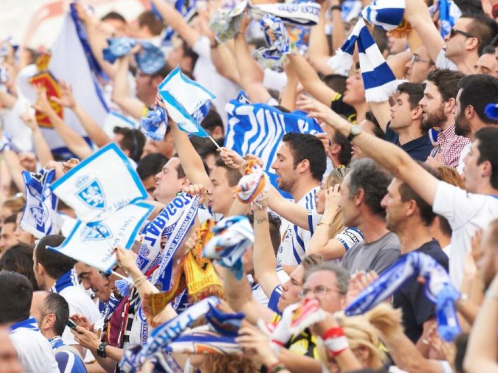 La afición del Real Zaragoza, durante un partido en La Romareda