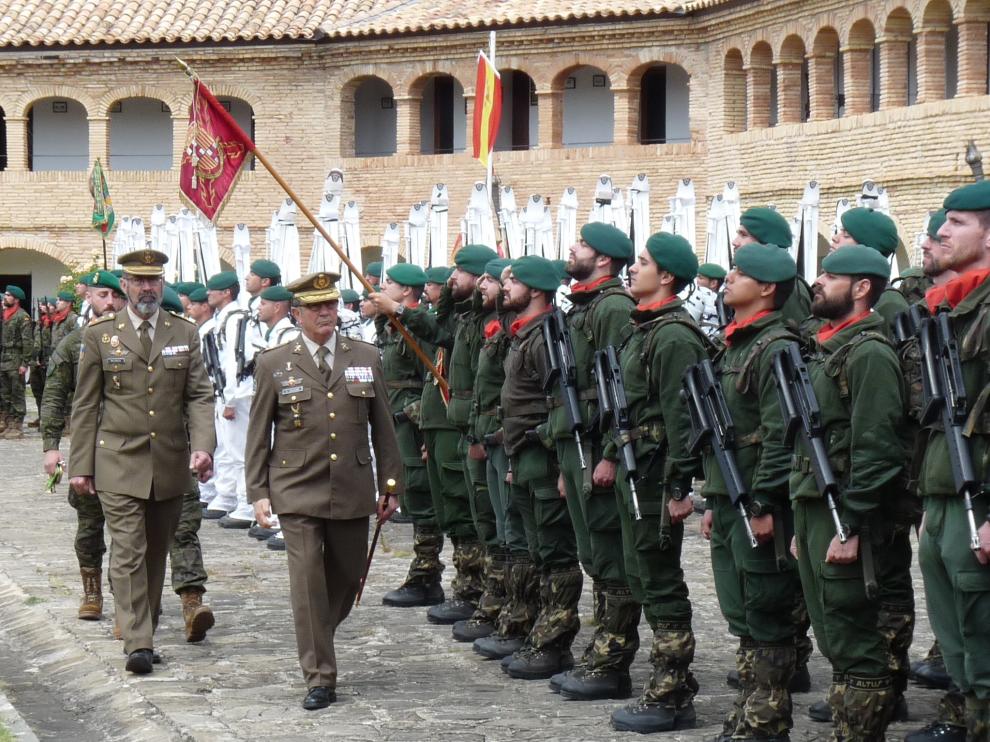 Las Unidades de Montaña de Jaca forman en la Ciudadela.