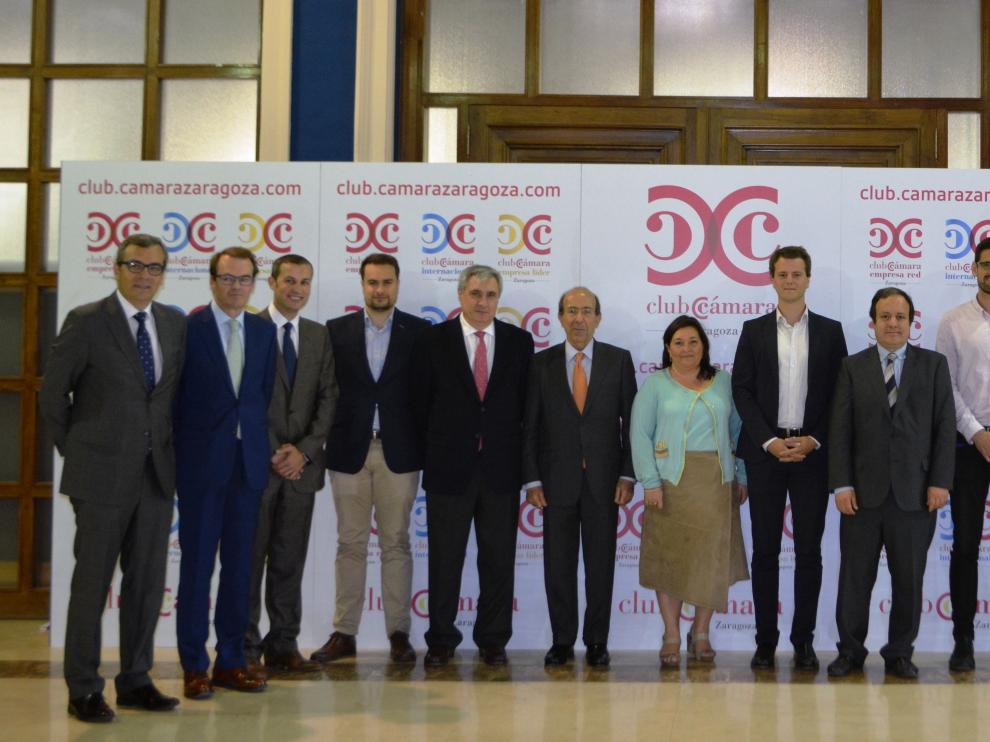 Gonzalo de Benito, Nieves Agreda y José Miguel Sánchez con socios del Club Cámara Internacional.