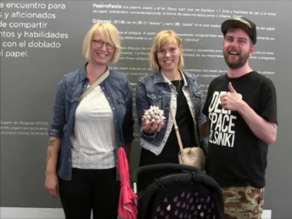 Los turistas finlandeses que han batido el récord de 70.000 visitantes al Museo del Origami.