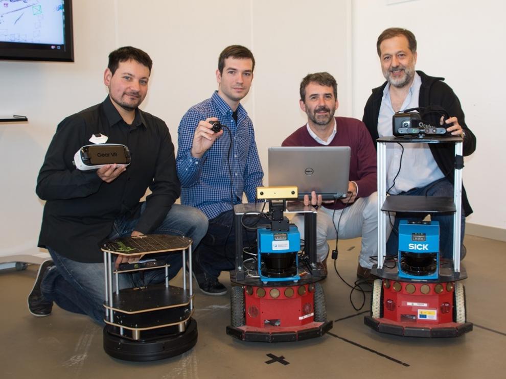 El equipo de la Universidad de Zaragoza que ha desarrollado el Orbslam, con varias cámaras en las que se emplea su sistema.