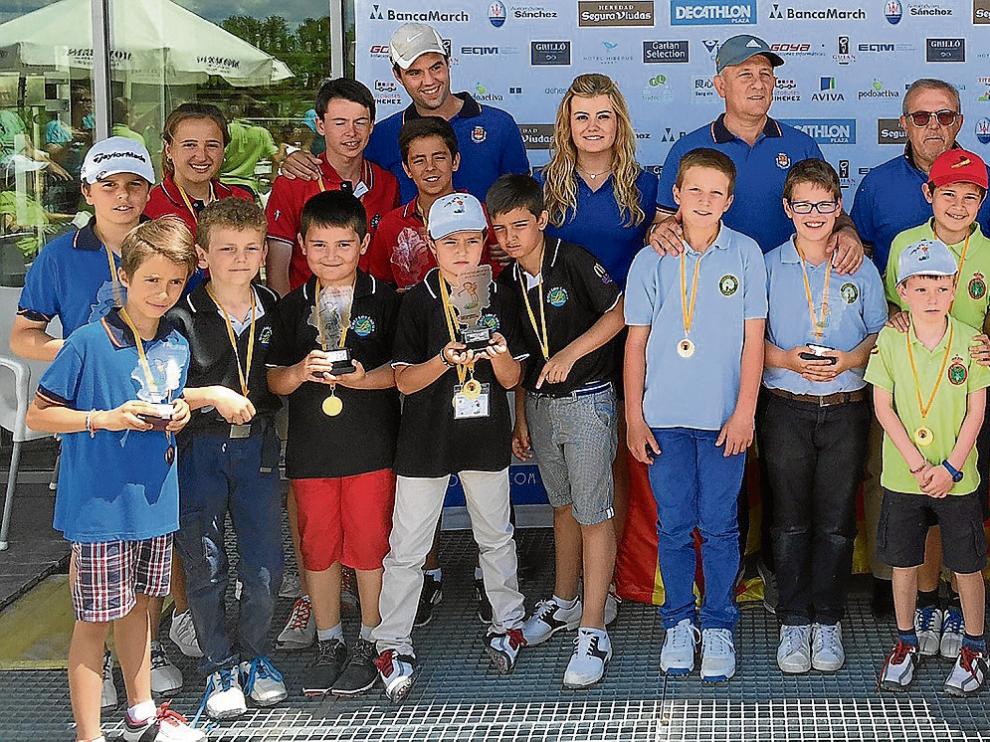 Medallistas del último Regional escolar, disputado el pasado domingo en el campo de Las Ranillas.
