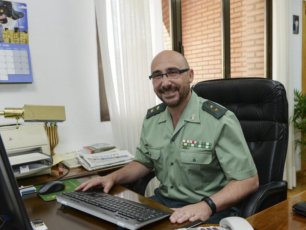 El teniente coronel de la Guardia Civil, en su despacho de la Comandancia de Teruel.