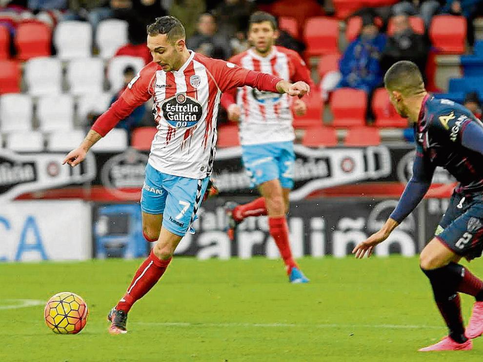 David Ferreiro, durante el encuentro de ida contra el Huesca, en el que fue titular.