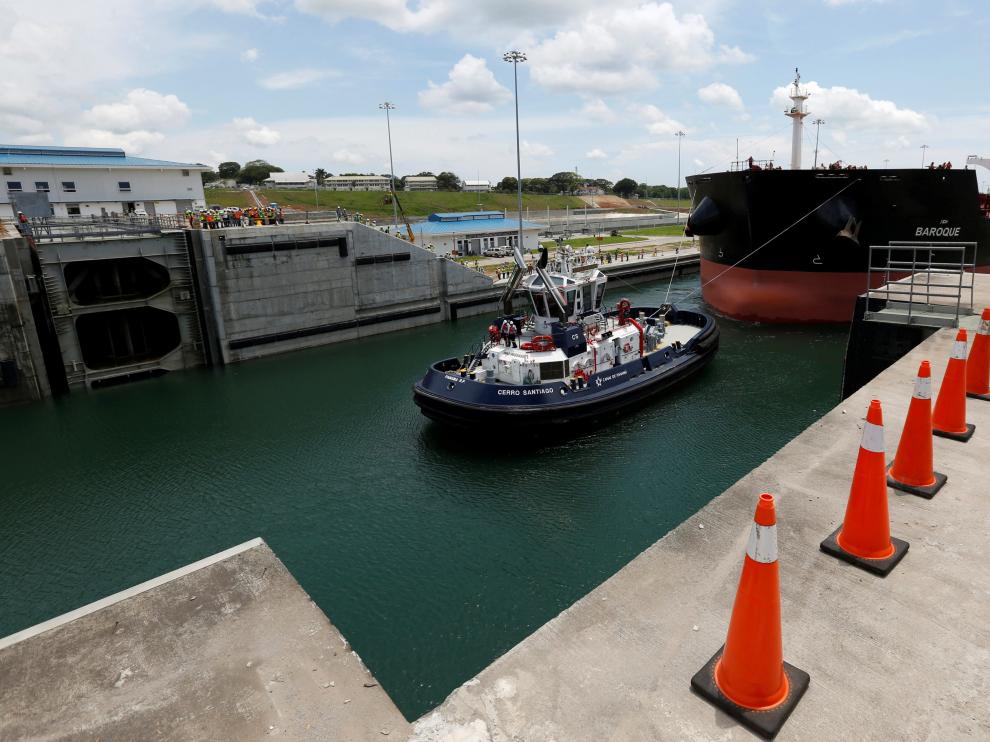 El buque que ha cruzado las exclusas del Canal de Panamá