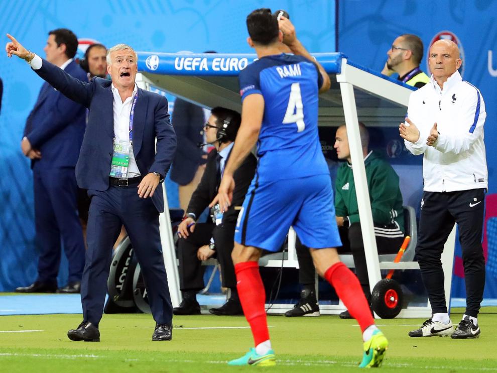 Francia gana el partido inaugural