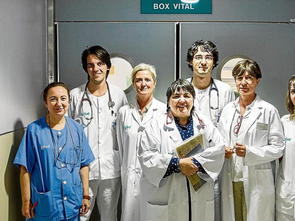 Ana Ezpeleta (enfermera), Marco Sarrat (médico de Urgencias), Beatriz Boned (bioquímica), Paloma Dorado (intensivista), José María Ferreras (médico de Urgencias), Carmen Aspiroz (microbióloga), Clara Herranz (enfermera de Urgencias).