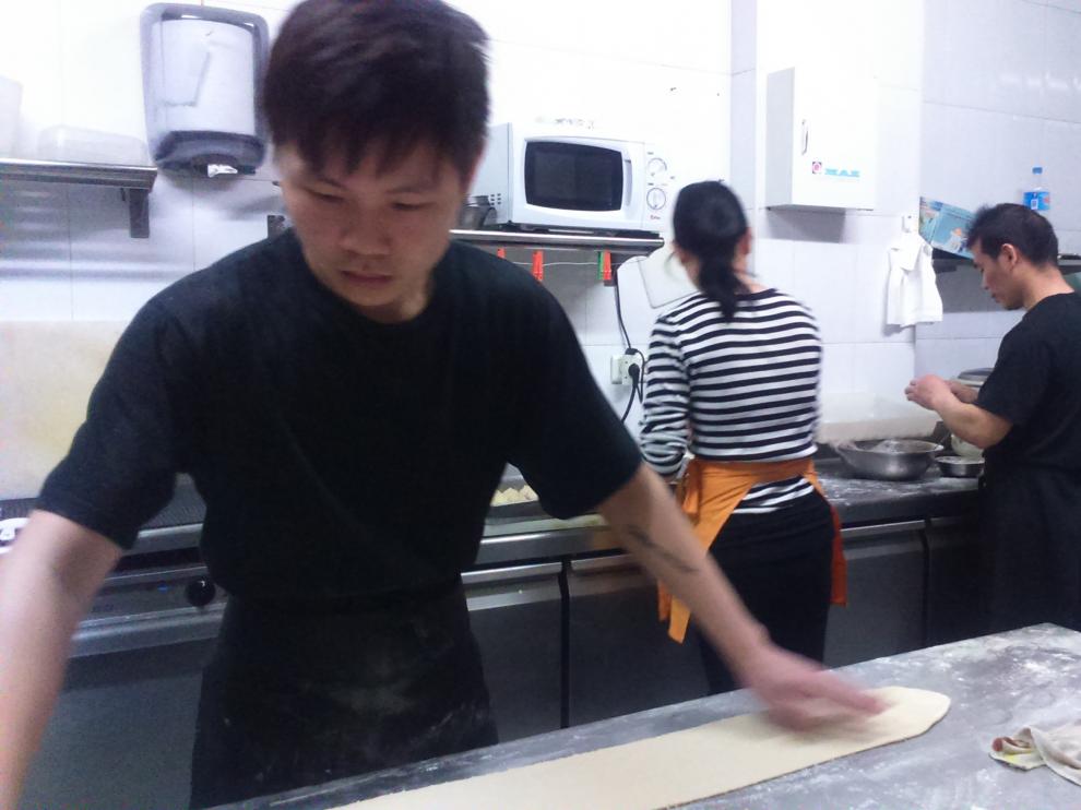 La cocina de un restaurante chino.