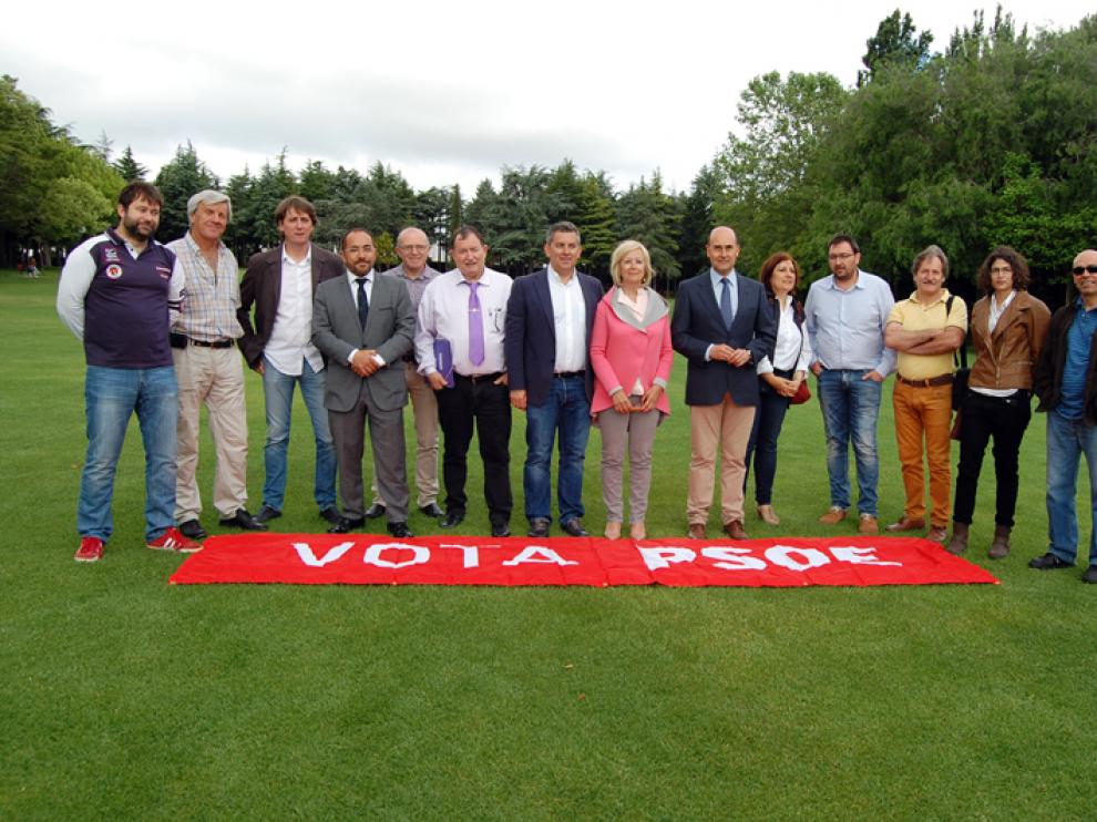 Fotografía de los 20 alcaldes del PSOE que se han reunido en la capital soriana.