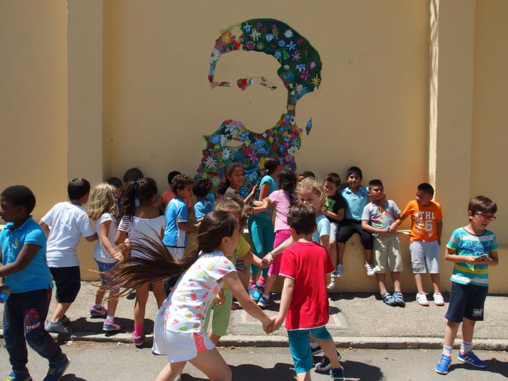 Mural de Costa en el patio del colegio Joaquín Costa.