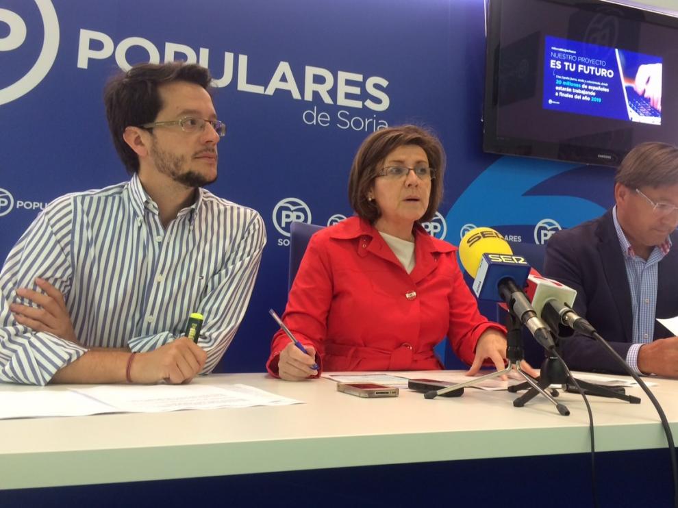 Marimar Angulo ha presentado las '10 medidas en materia económica', acompañada por los otros dos candidatos al Senado, Tomás Cabezón y Gerardo Martínez.