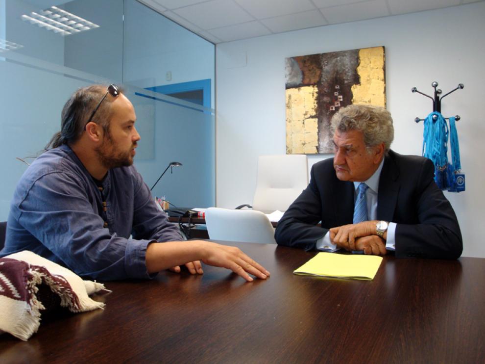 Iván Aparicio, presidente de Recuerdo y Dignidad, con el expresidente del Congreso y candidato a Diputado por Soria, Jesús Posada.