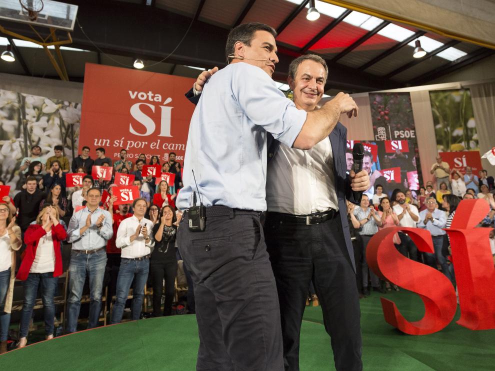 Pedro Sánchez y José Luis Rodríguez Zapatero en el mitin de Valladolid.