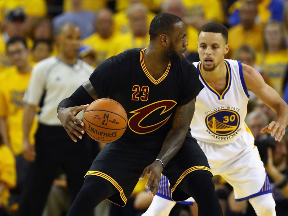 LeBron James durante el partido ante los Warriors de Golden State.
