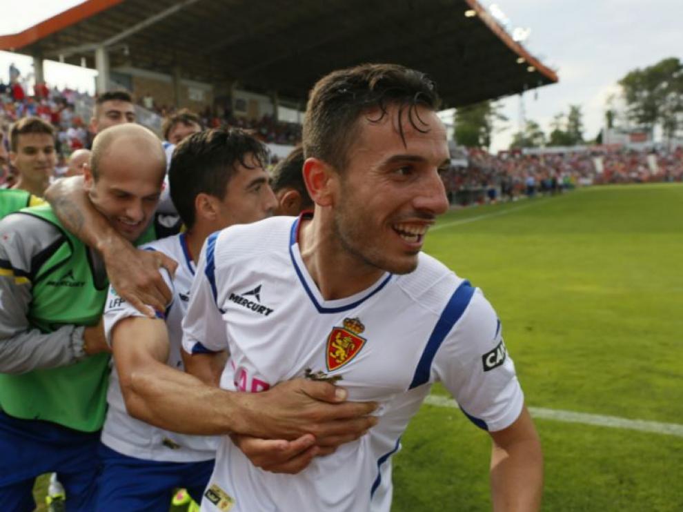 Fernández celebra el 0-4 en la histórica remontada del Real Zaragoza en Girona en la promoción de ascenso del año pasado. El cordobés fue su autor en la segunda parte.