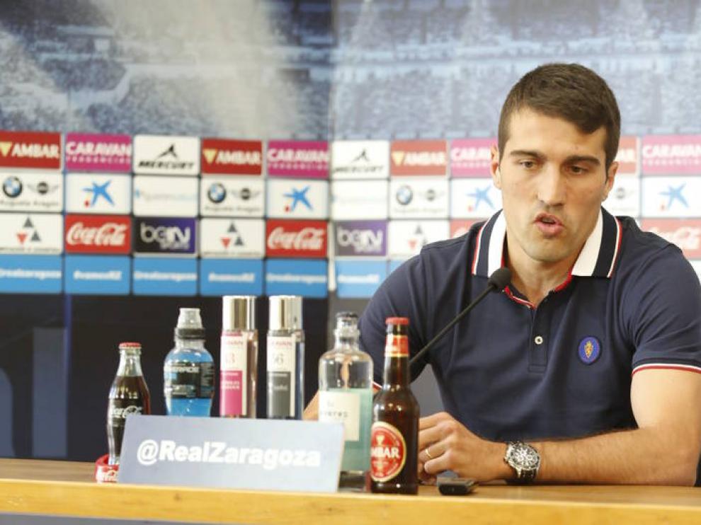 Zapater, en la sala de prensa del Real Zaragoza.