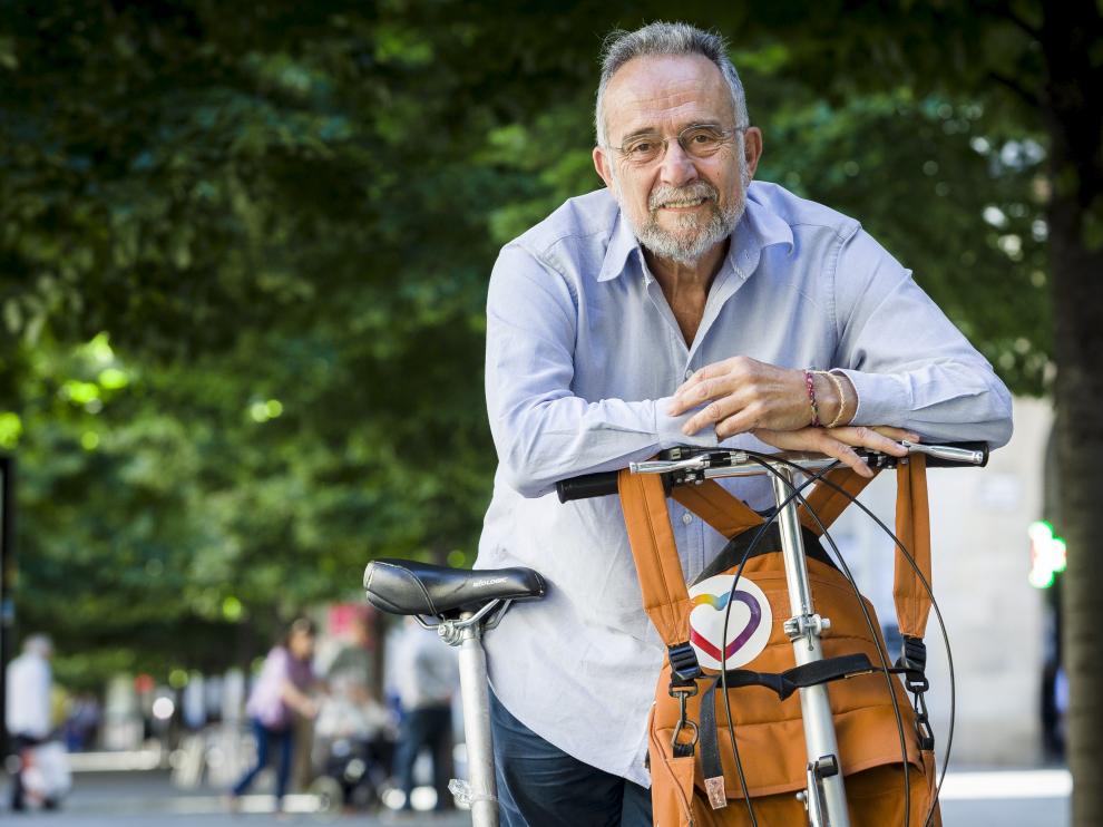 El cabeza de lista al Congreso por Zaragoza, Pedro Arrojo, en el paseo de la Independencia de la capital aragonesa.