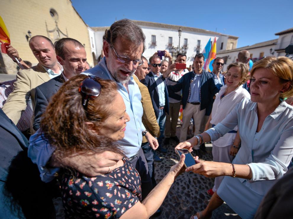 Mariano Rajoy y María Dolores de Cospedal, este martes en Torrijos (Toledo).