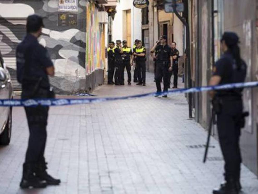 Agentes de la Policía Nacional y la Local, en Zaragoza tras un tiroteo