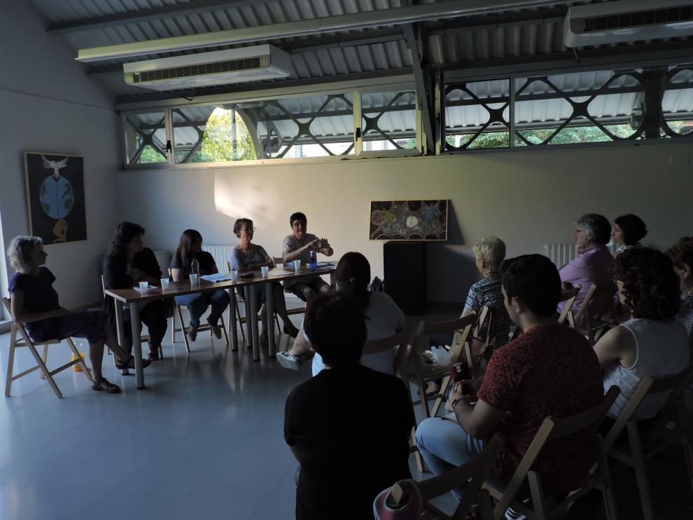 Tertulia de la asociación Monte Cebrero en el centro cultural del matadero en Huesca.