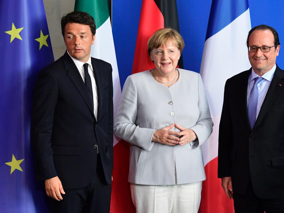 Matteo Renzi, Angela Merkel y Françoise Hollande.