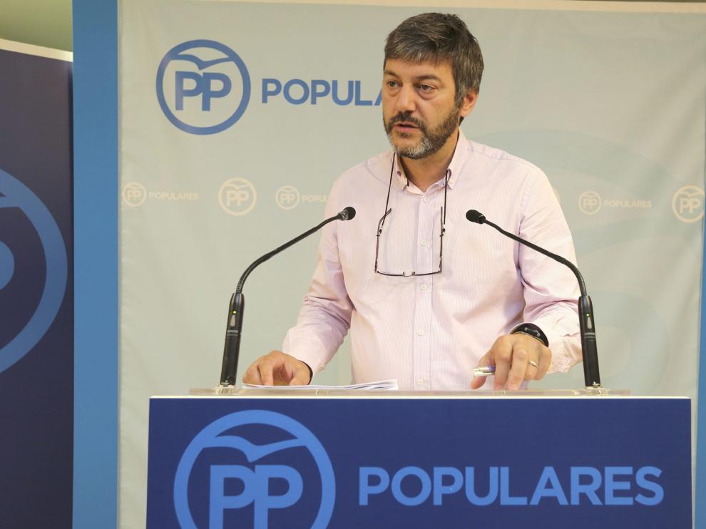 El portavoz del PP en el Ayuntamiento de Huesca, Gerardo Oliván, ofreció ayer una rueda de prensa.