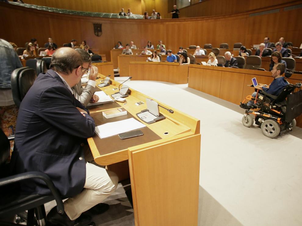 Pleno en las Cortes de Aragón.