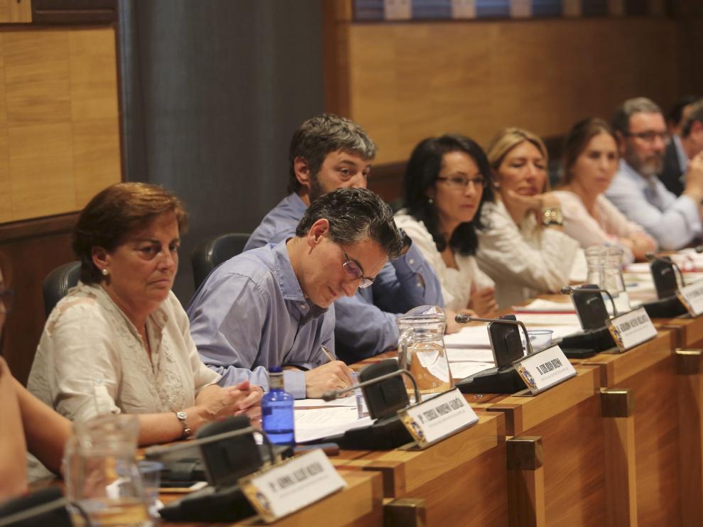 El tripartito aprueba en solitario el protocolo que impide asistir a los ediles a actos religiosos