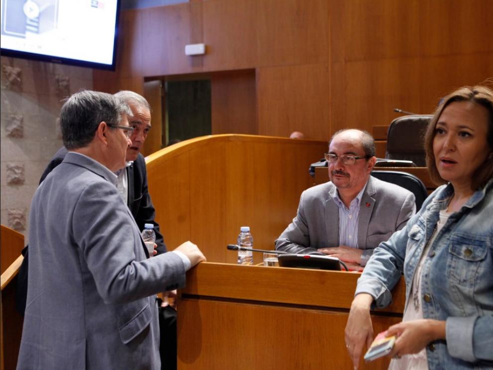 Parte del Gobierno de Aragón, este jueves en las Cortes.