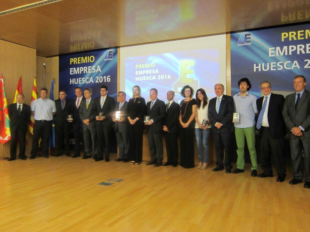 Foto de familia de la entrega del Premio Empresa Huesca.