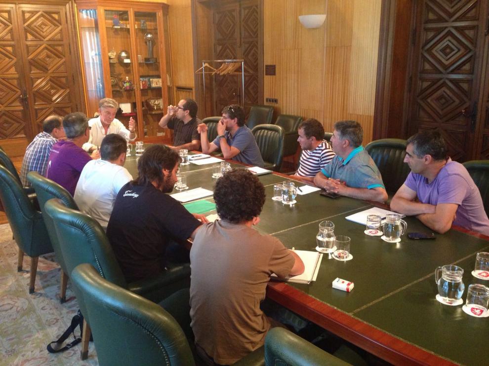 Reunión entre el comité de FCC Parques y Jardines y el alcalde Pedro Santisteve.