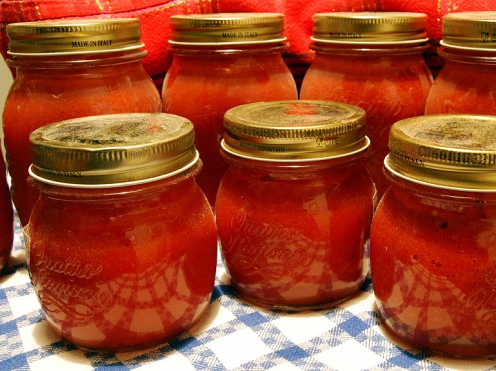 El tomate frito y las legumbres cocidas son las conservas más habituales en las cocinas.