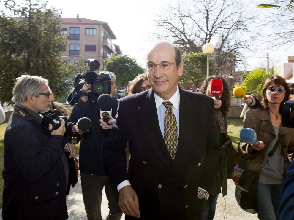 El 20 de marzo de 2014, momento que recoge la fotografía, Francis Franco acudió al Juzgado de Calamocha para prestar declaración ante el juez por los hechos que se investigan. Franco negó ser el conductor del coche que embistió a la Guardia Civil.