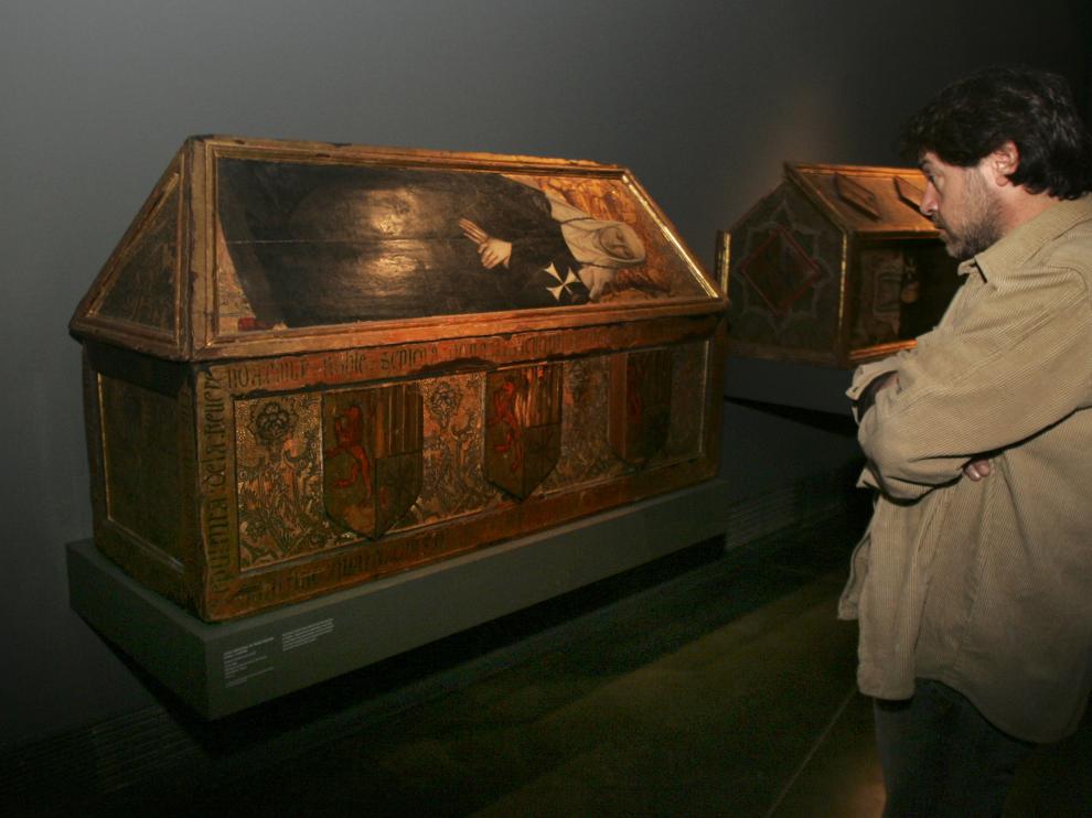 Las cajas sepulcrales de Sijena expuestas en Lérida están entre las 97 piezas que deben retornar.