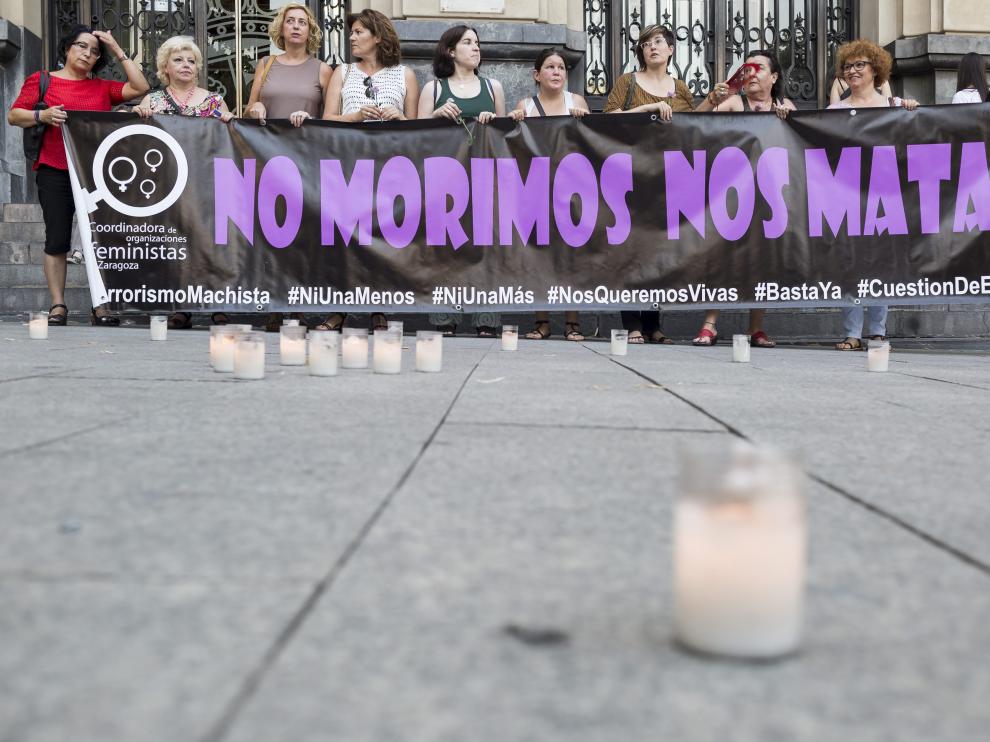 Imagen de archivo de una concentración en contra de la violencia machista en Zaragoza