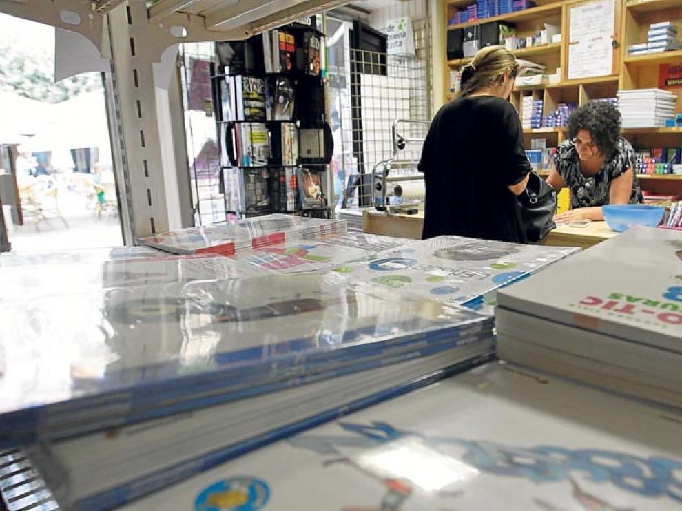 Foto archivo de lotes de libros de texto