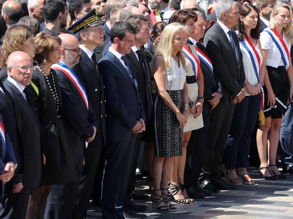 Valls, abucheado en el homenaje a las víctimas de Niza