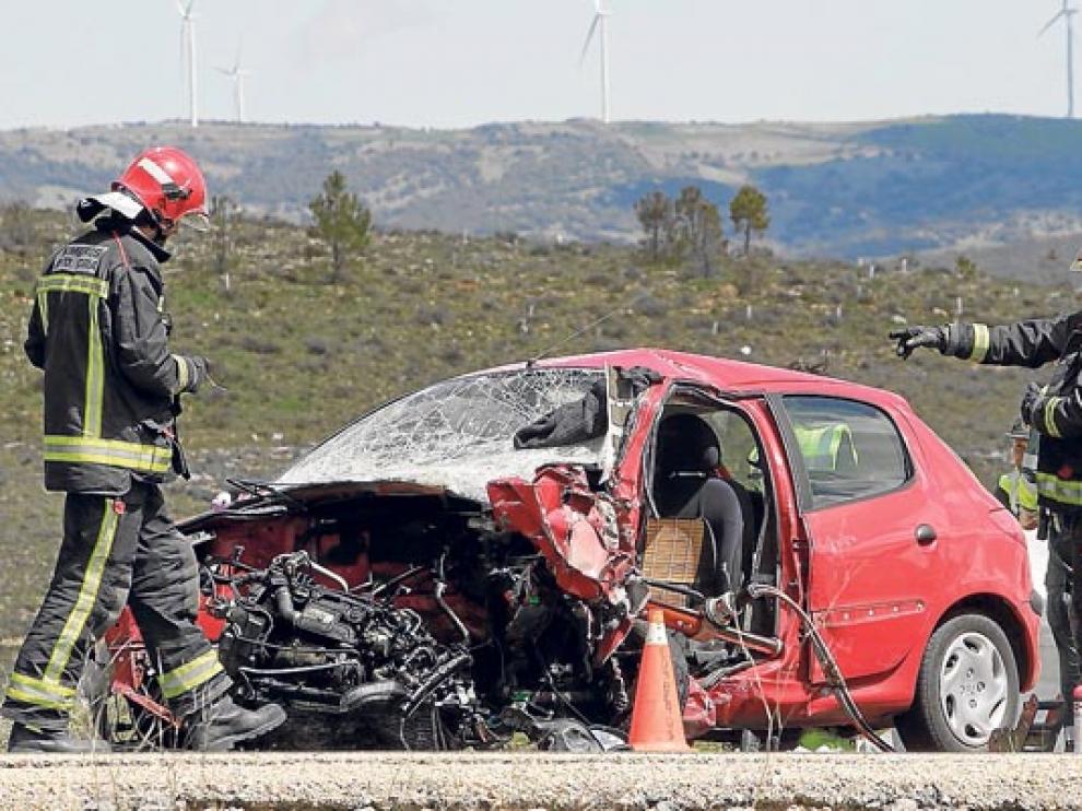 Accidente registrado el 26 de abil en la Omeñaca, en la N-122, en el que dos personas perdieron la vida