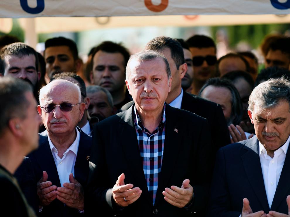 Erdogan, este domingo, en un funeral por las víctimas del golpe de estado.