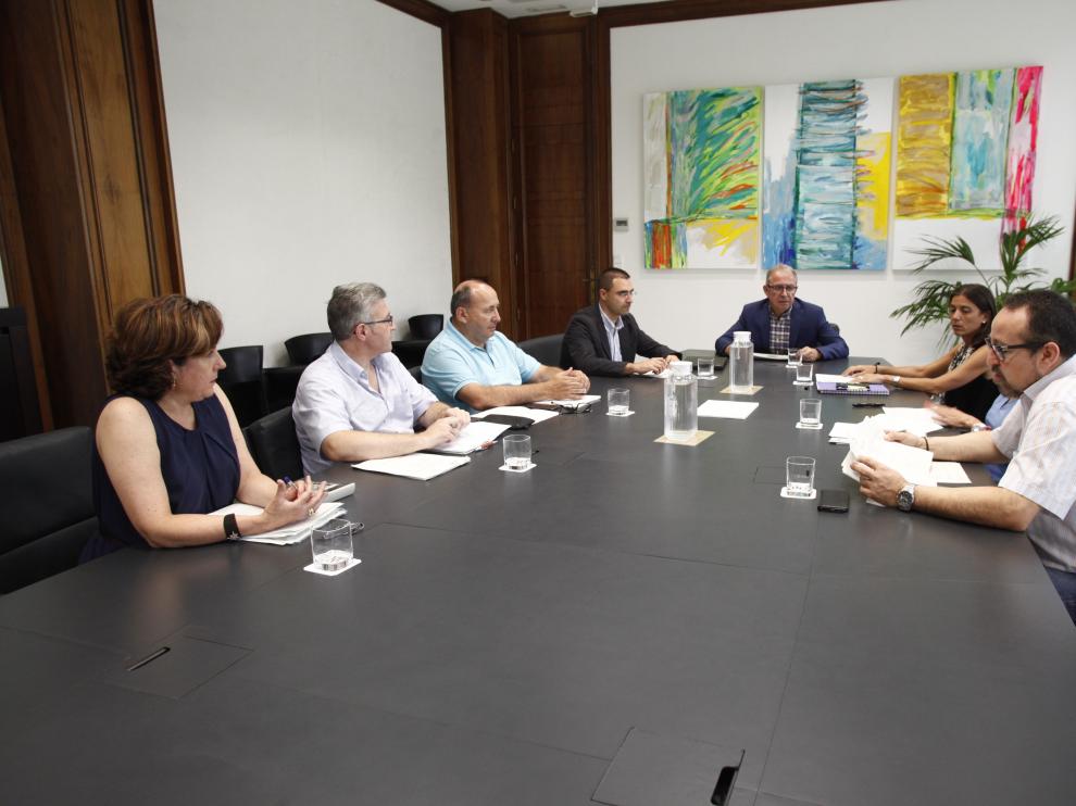 Reunión para repartir el dinero de las herencias
