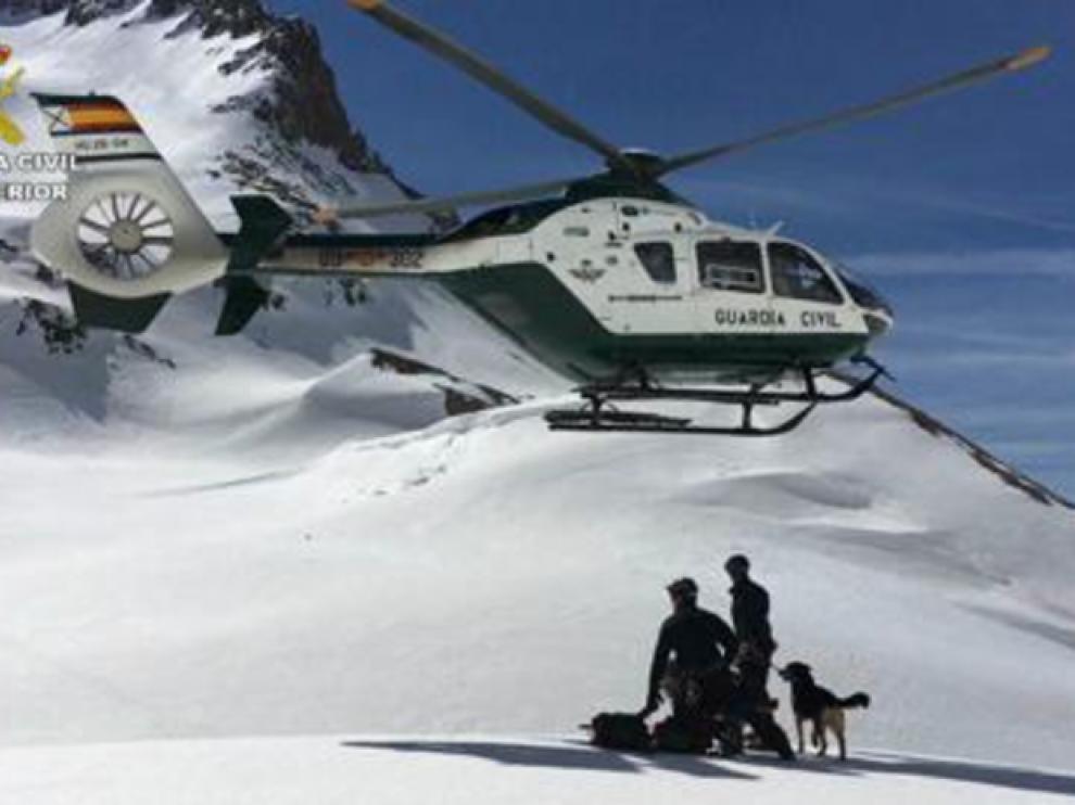 Imagen de archivo de un rescate de la Guardia Civil en el Pirineo oscense.