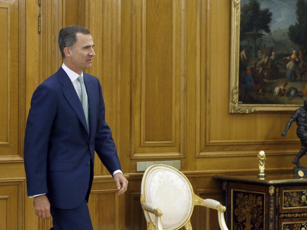 Felipe VI durante su encuentro con la nueva presidenta del Congreso, Ana Pastor