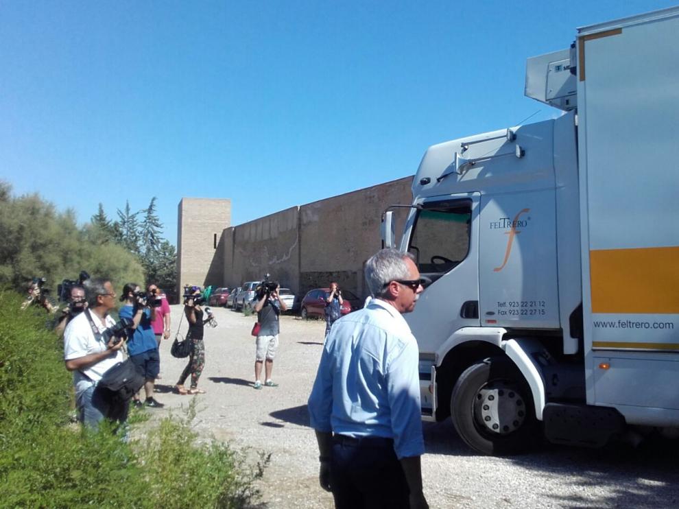 El camión con las 53 piezas del MNAC ya está en Sijena
